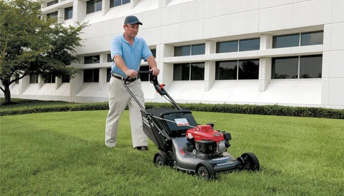Best Push Lawn Mower For Rough Terrain