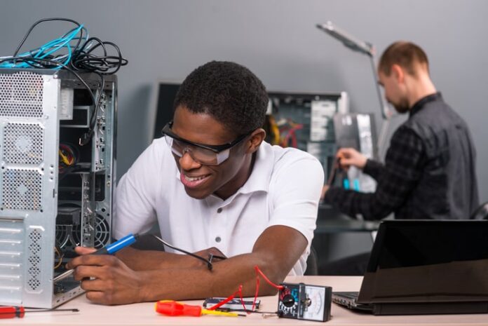 How to become a pc repair technician UK?
