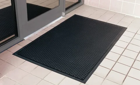 Rubber floor mats at the entry