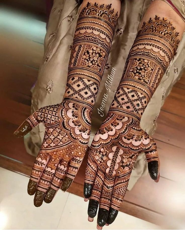 19. Bridal Mehndi Designs for Full Hands