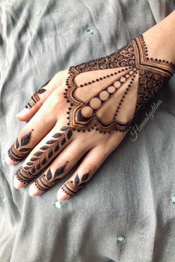 5. Geometric Indian Stylish Mehndi Design for Hands: