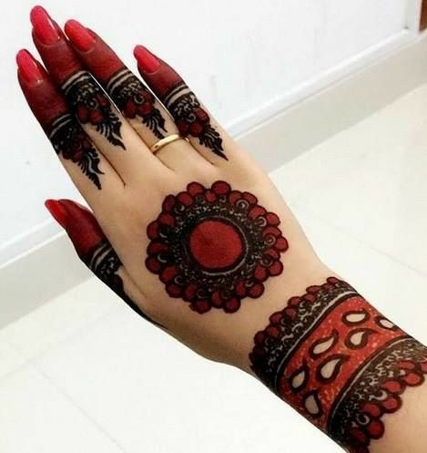 8. Pakistani Red and Black Mehndi Design: